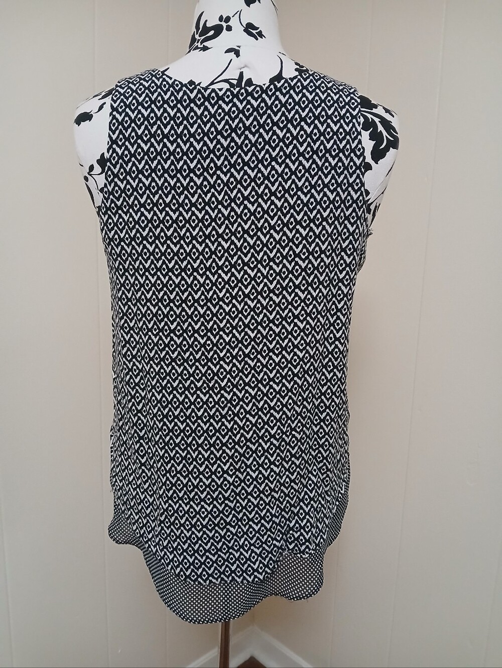 CYNTHIA ROWLEY Sleeveless Top - Picture 5 of 7